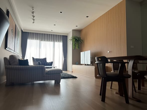 living room of Lumpini Suite Sukhumvit 41
