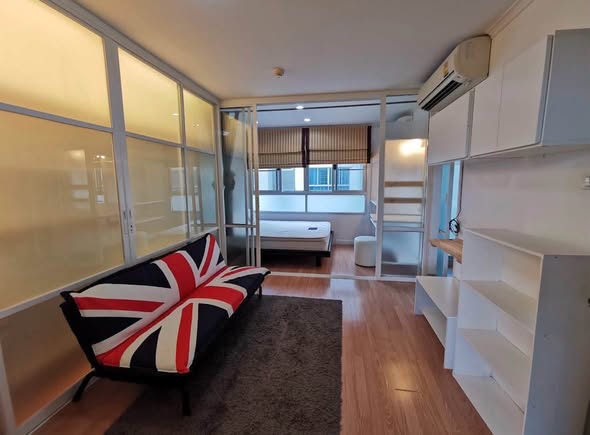 bedroom and room interior of Lumpini Ville Ramkhamhaeng 26