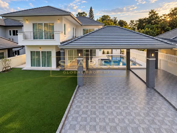 Luxurious Pool Villa 4 Bedrooms 250 Sqm