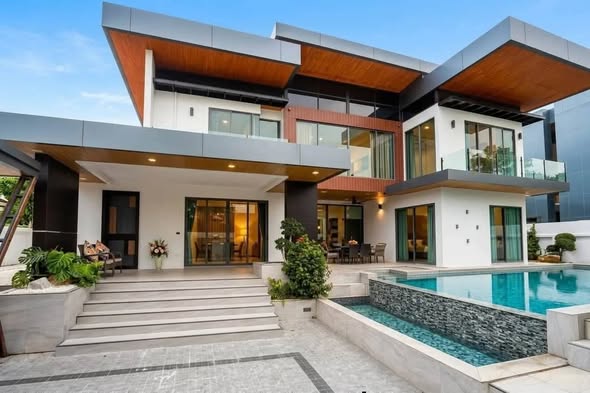 LUXURY PRIVATE POOL VILLA