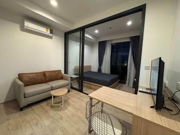 bedroom and room interior of M Jatujak