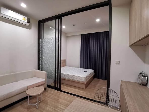 bedroom and room interior of M Jatujak