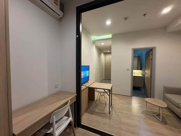 bedroom and room interior of M Jatujak