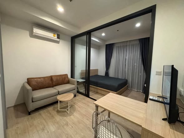 bedroom and room interior of M Jatujak