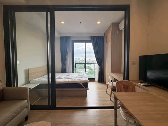 bedroom and room interior of M Jatujak