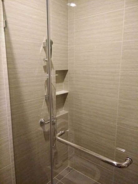 room interior and bathroom of M Jatujak