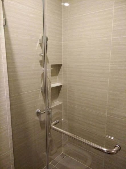 room interior and bathroom of M Jatujak