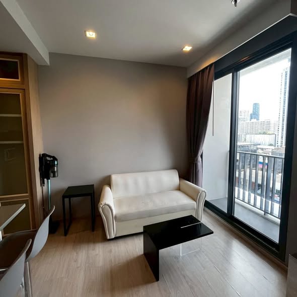 bedroom and living room and room interior of M Thonglor 10