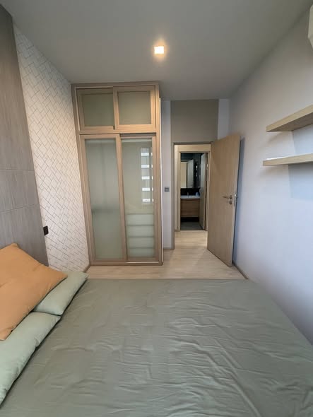bedroom and room interior of M Thonglor 10