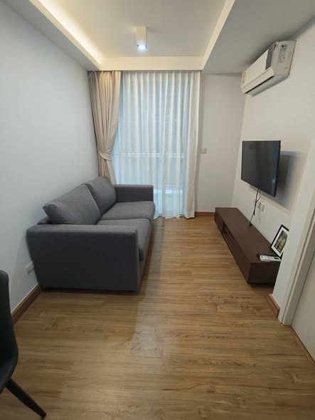 living room and bedroom of Maestro 39 Sukhumvit 39