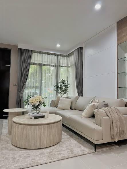 living room and bedroom of Mantana Onnut-Wongwaen 3 หมู่บ้านมัณฑนา อ่อนนุช-วงแหวน 3