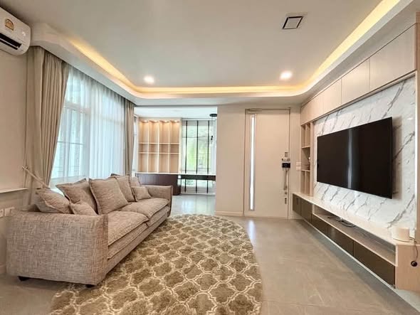living room and bedroom of Manthana Bangna – Wongwean