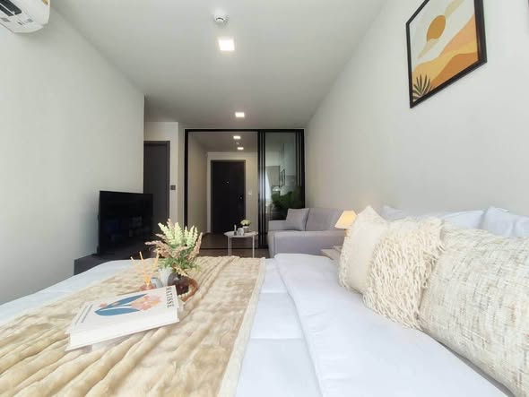 bedroom and living room of Maroon Ratchada 32 (สำนักงานขาย)