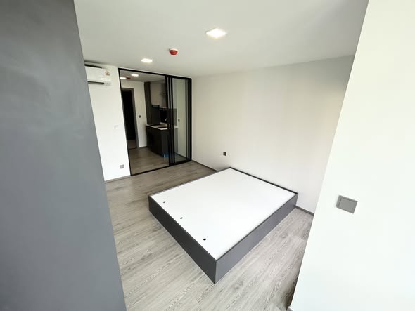 bedroom and room interior of Maroon Ratchada 32 (สำนักงานขาย)