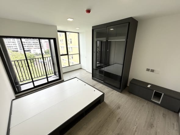 bedroom and room interior of Maroon Ratchada 32 (สำนักงานขาย)