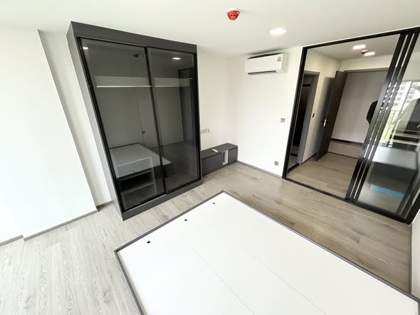 room interior of Maroon Ratchada 32 (สำนักงานขาย)