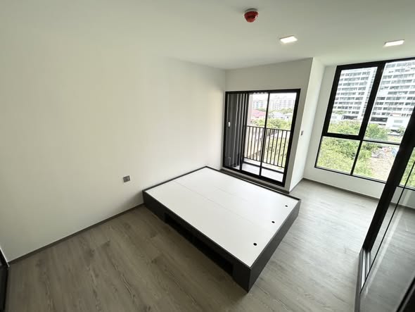 room interior of Maroon Ratchada 32 (สำนักงานขาย)