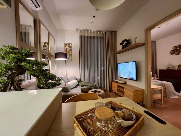 bedroom and living room of MARU Ekkamai 2