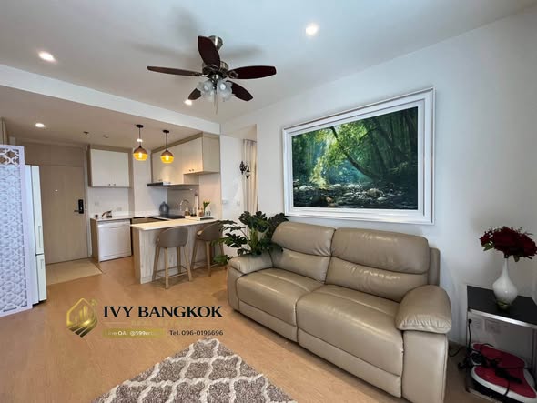 living room and room interior of MARU Ekkamai 2