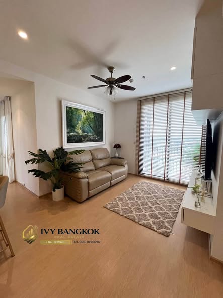 living room and room interior of MARU Ekkamai 2