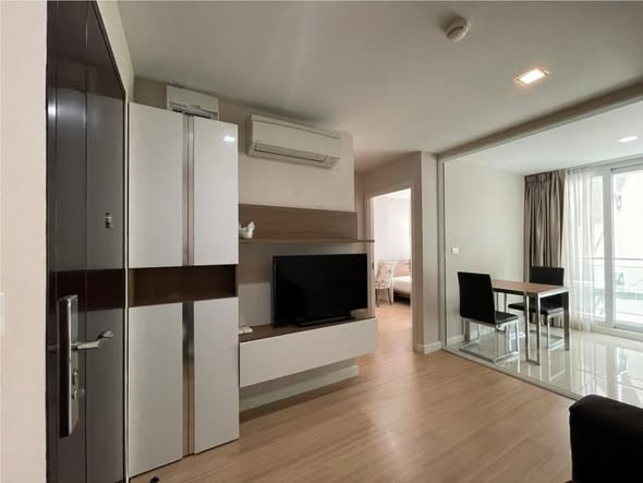 bedroom and room interior of Mayfair Place Sukhumvit 64