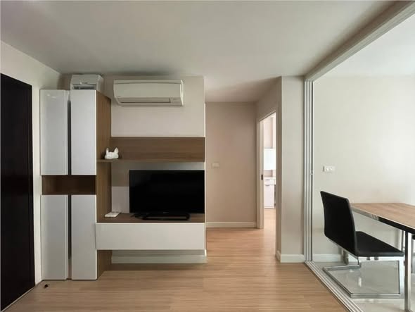 bedroom and room interior of Mayfair Place Sukhumvit 64