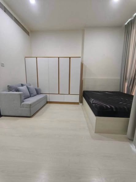 bedroom and room interior of แมสซารีน รัชโยธิน | Mazarine Ratchayothin by Grand Unity