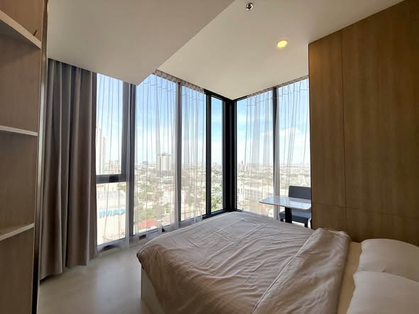 bedroom and room interior of แมสซารีน รัชโยธิน | Mazarine Ratchayothin by Grand Unity