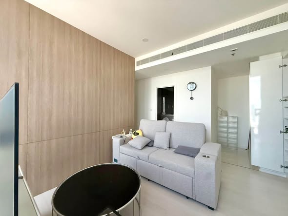 living room and room interior of แมสซารีน รัชโยธิน | Mazarine Ratchayothin by Grand Unity