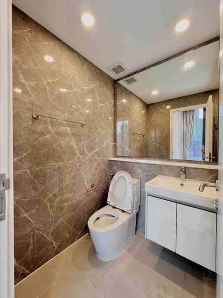 bathroom of Metris Lat Phrao