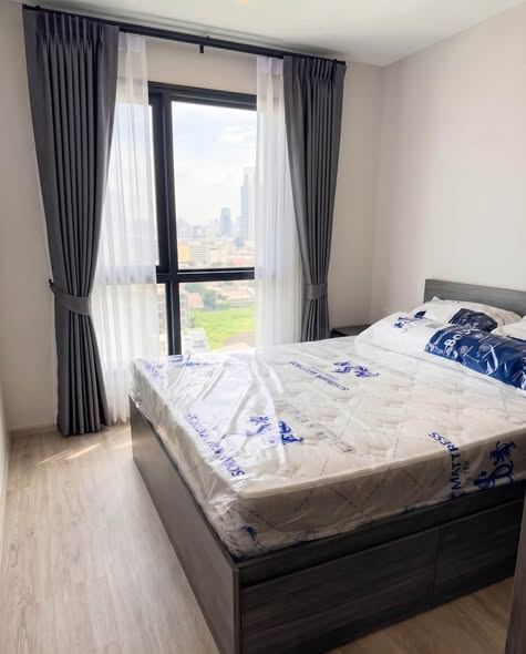 bedroom of Metris Lat Phrao