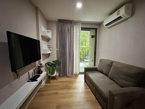 bedroom and living room of Metro Luxe Ratchada