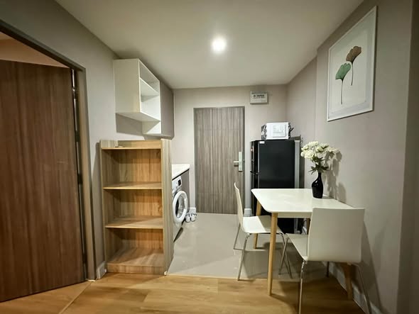 room interior and bathroom of Metro Luxe Ratchada