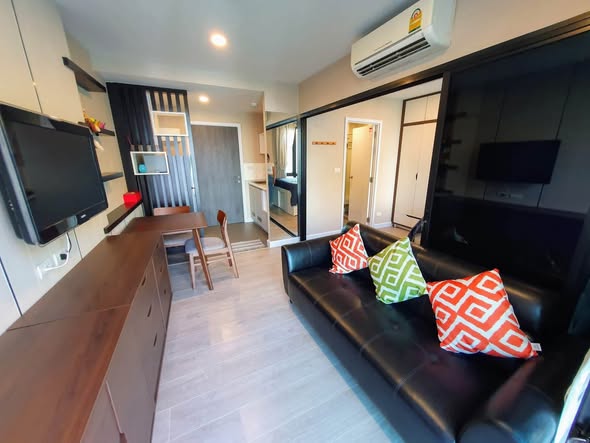 living room and room interior of Metro Luxe Riverfront Rattanathibet