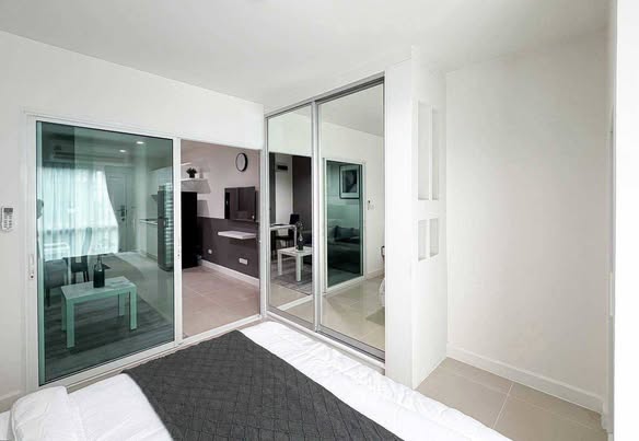 bedroom and room interior of Metro Park Sathorn 3C