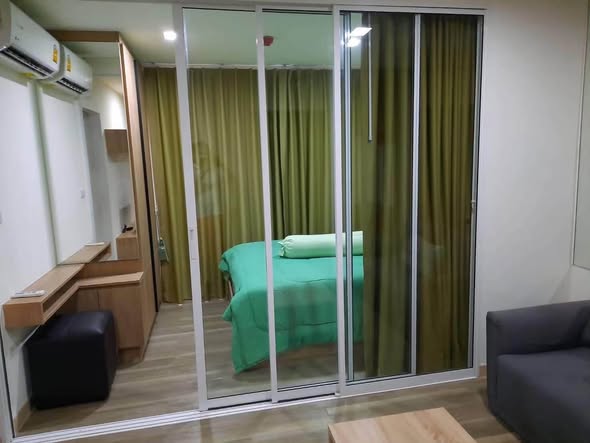 bedroom and room interior of Moniiq Sukhumvit 64