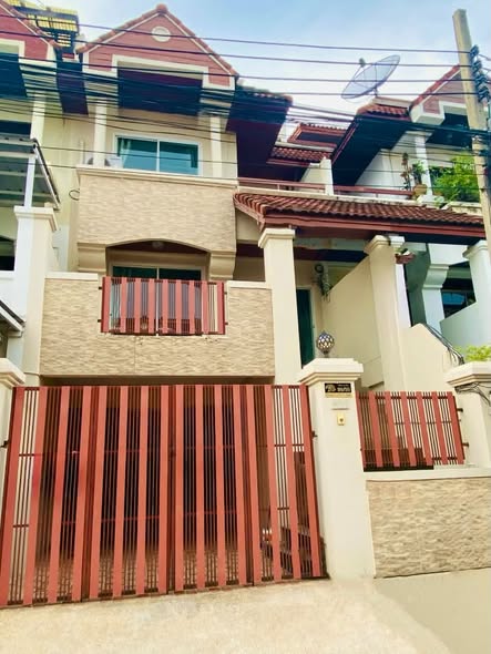 Muban Royal Nakharin Village Alley