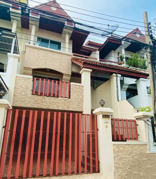 Muban Royal Nakharin Village Alley
