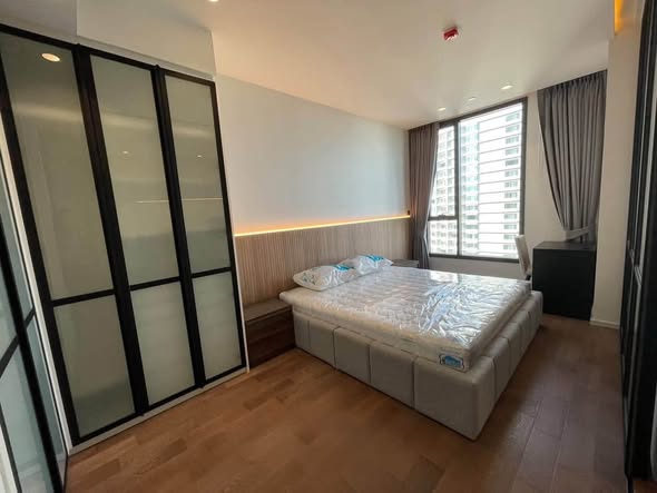 bedroom and room interior of MUNIQ Sukhumvit 23
