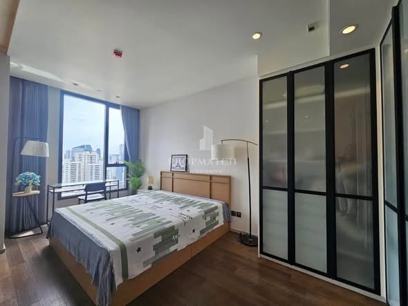 bedroom and room interior of MUNIQ Sukhumvit 23