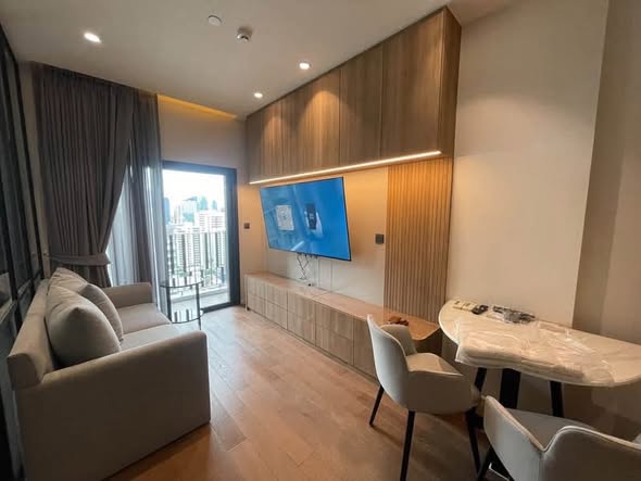 living room and room interior of MUNIQ Sukhumvit 23