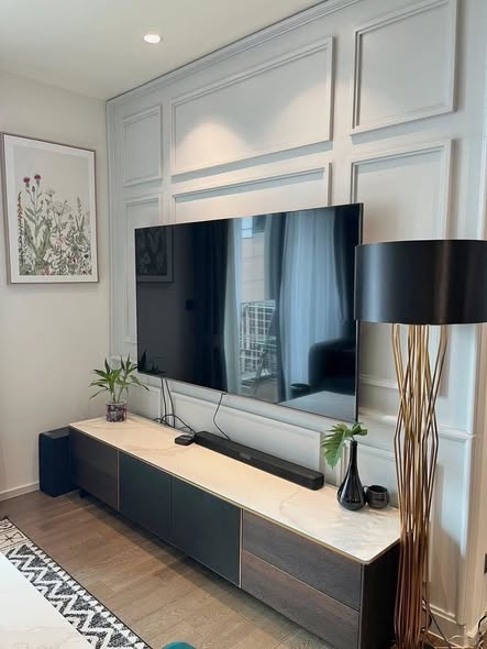 living room and room interior of MUNIQ Sukhumvit 23