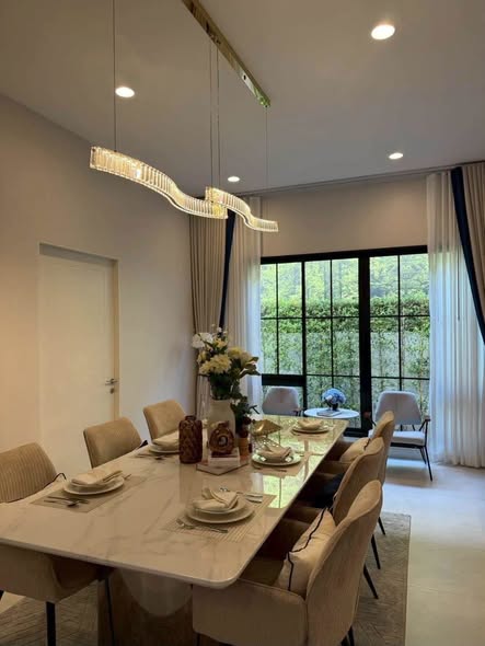 room interior of Narasiri Phahol – Watcharapol