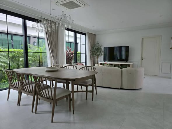 living room and room interior of Narinsiri Krungthep Kreetha