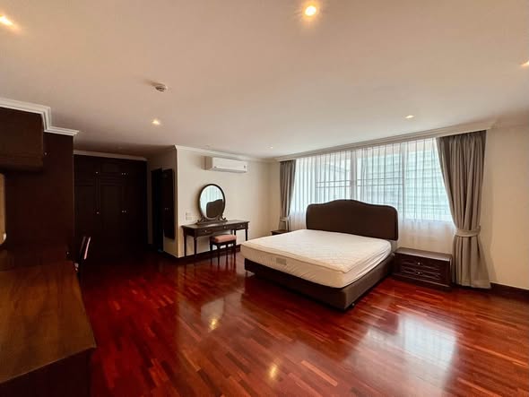 bedroom of Newton Tower