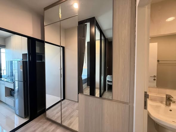 room interior and bathroom of นิช โมโน เมกะ สเปซ บางนา (Niche MONO Mega Space Bang Na)