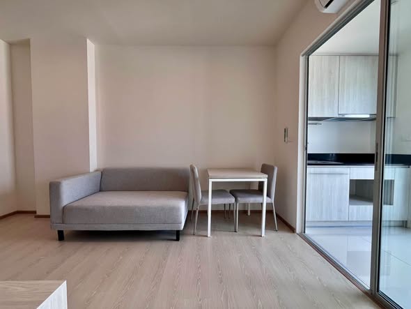 living room and room interior of Niche Mono Sukhumvit – Puchao : นิช โมโน สุขุมวิท – ปู่เจ้า