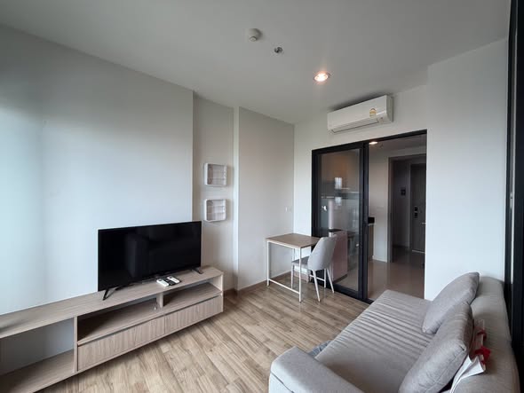 living room and room interior of Niche MONO Sukhumvit Bearing