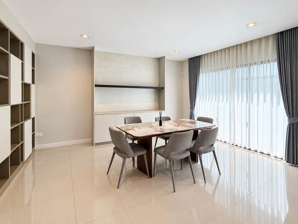 room interior of Nirvana Define Rama 9