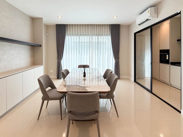 room interior of Nirvana Define Rama 9
